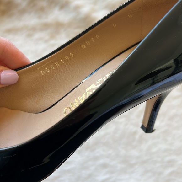 Ferragamo patent bow heels - Picture 5 of 9